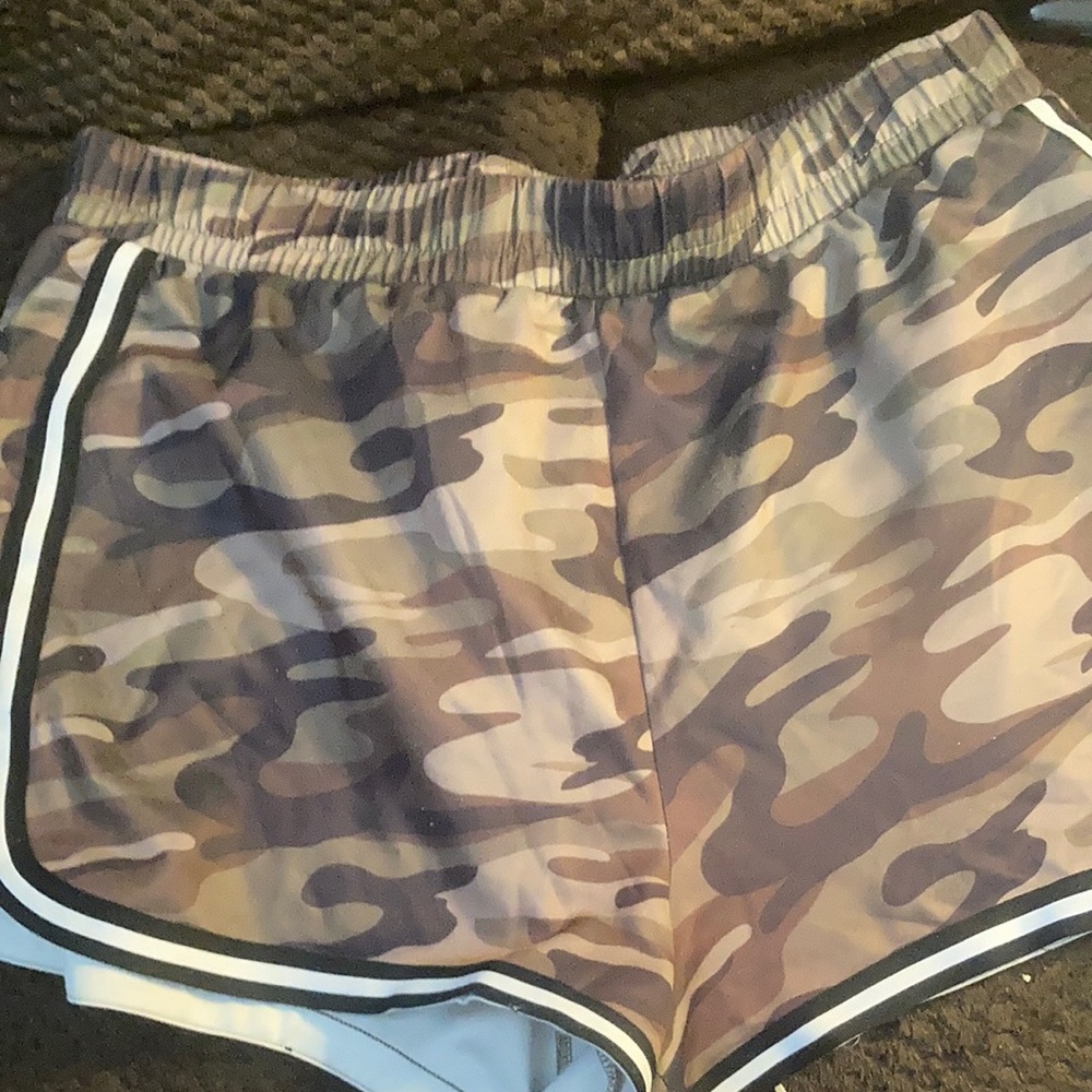 FINAL MARKDOWN Junior no Boundaries camo look shorts xxl